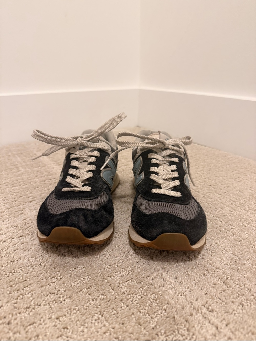 New Balance 574 Women’s Athletic Sneakers in Black, Gray, Cream, & Blue Size 6